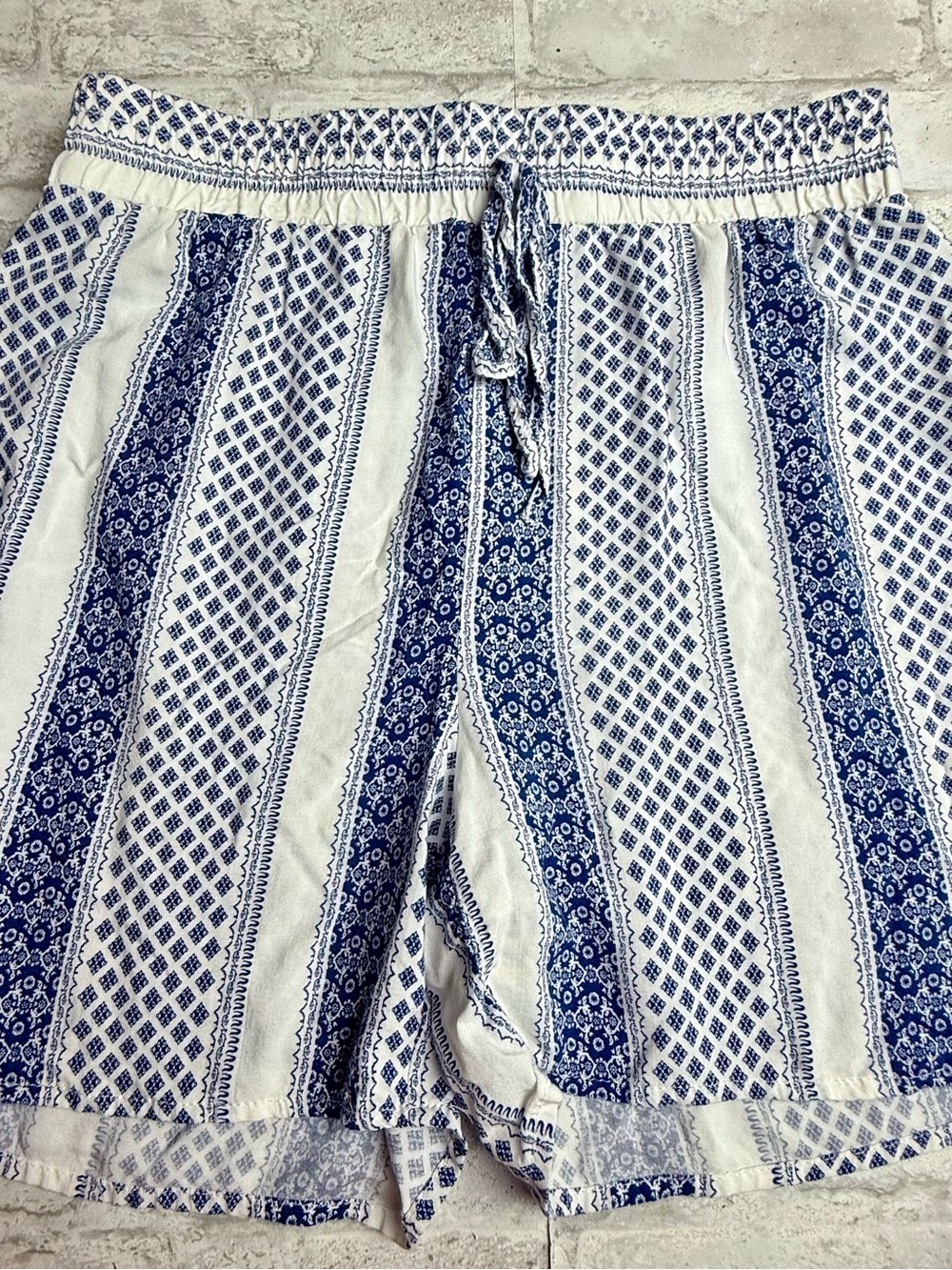 Mlle Gabrielle Pull On Shorts White Blue Print Lightweight EUC M 😍